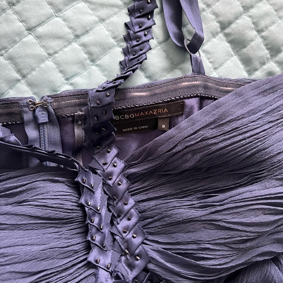 Beautiful blue BCBG short cocktail dress. Size 8. 100% silk crepe gauze fabric. - Picture 6 of 8